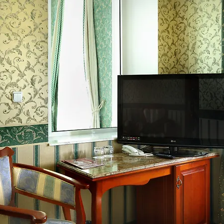 Anna Palace Hotell 4*