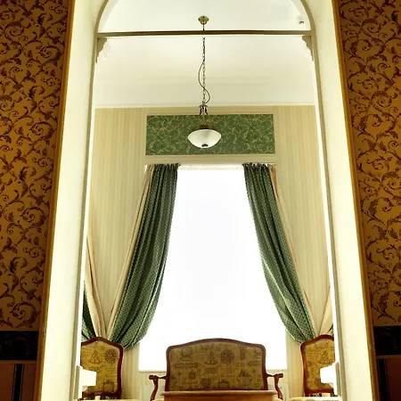 Anna Palace מלון